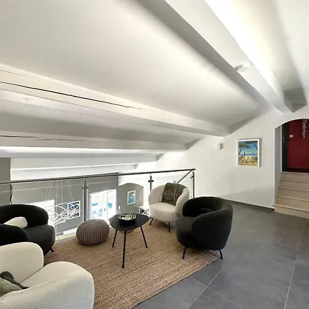 La Mandragora, Belle Pour 6 Personnes Avec Piscine A Debordement Et Vue A La Londe-les-Maures