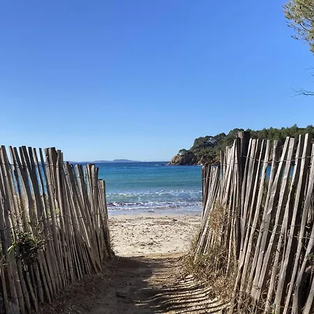 Villa La Mandragora, Belle Pour 6 Personnes Avec Piscine A Debordement Et Vue A La Londe-les-Maures