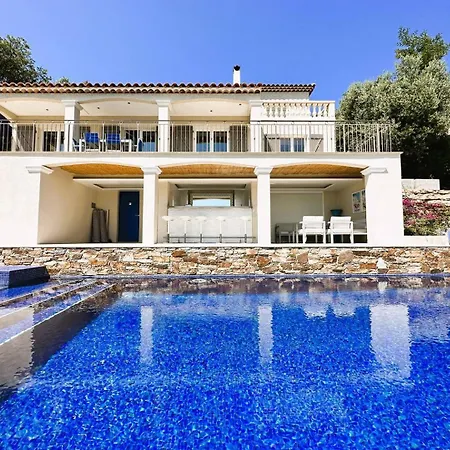 La Mandragora, Belle Pour 6 Personnes Avec Piscine A Debordement Et Vue A La Londe-les-Maures